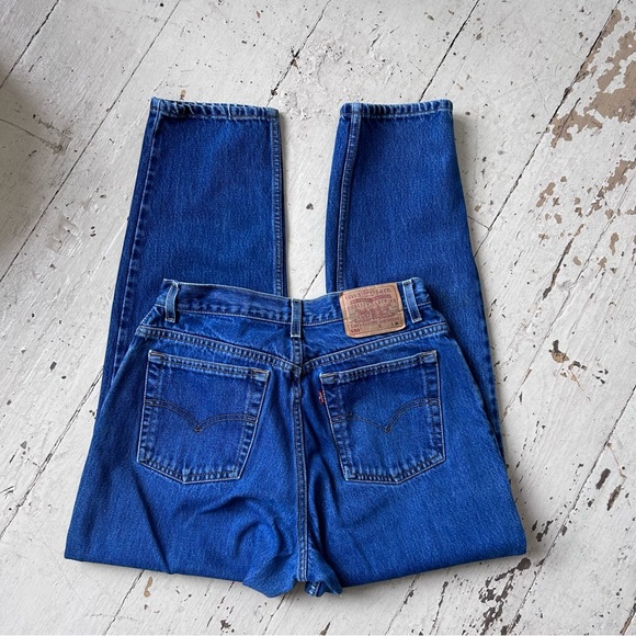 Levi's 550 Relaxed Fit Tapered Leg Distressed Jeans - Picture 16 of 16